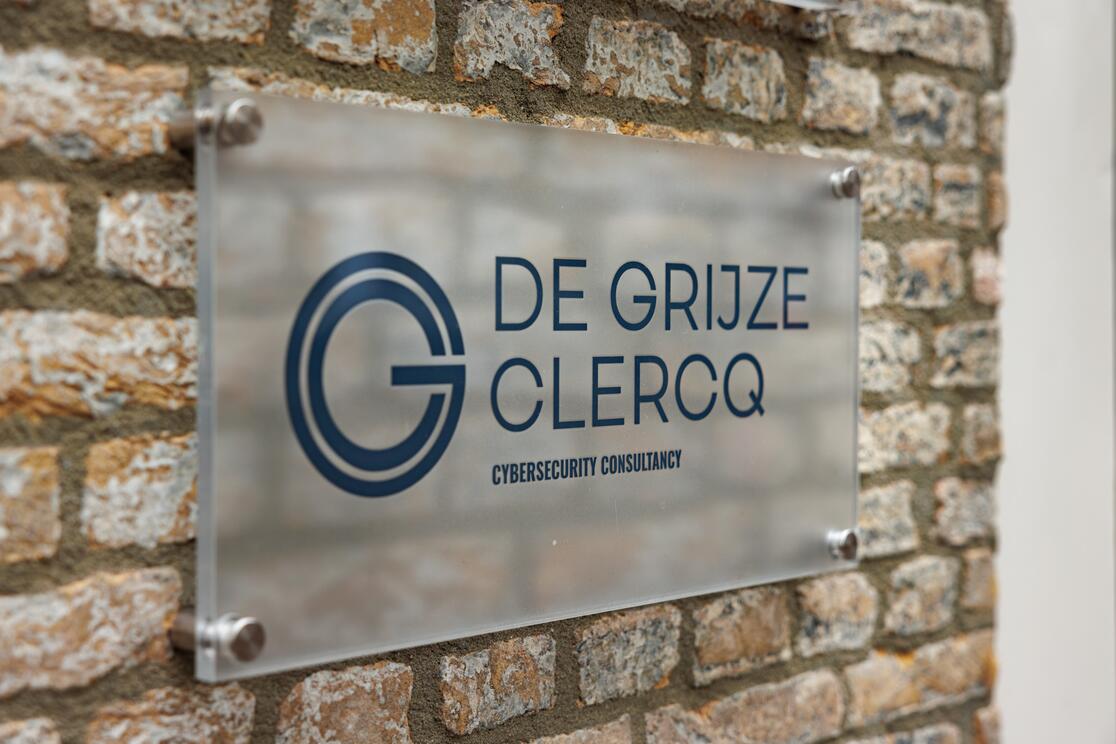 logo muur