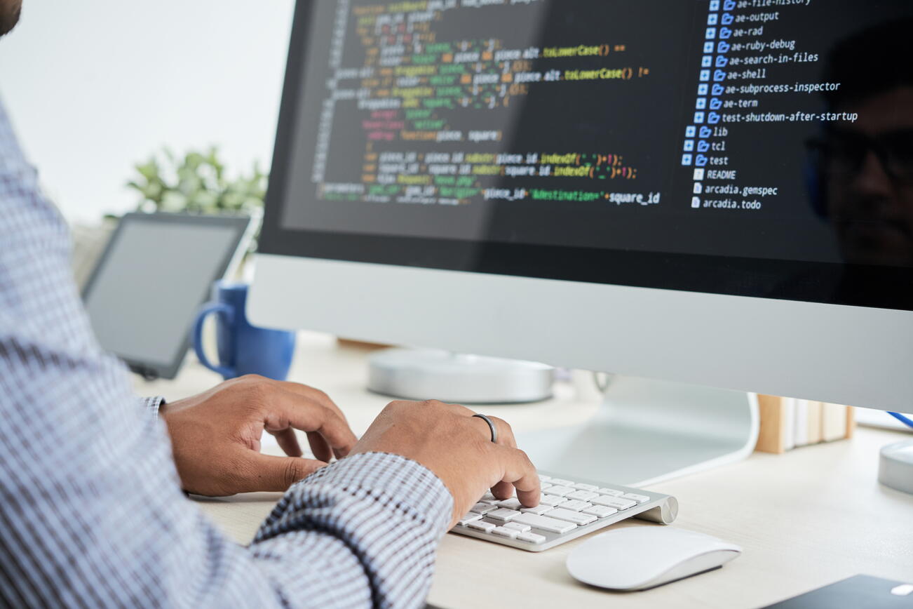 developer achter scherm